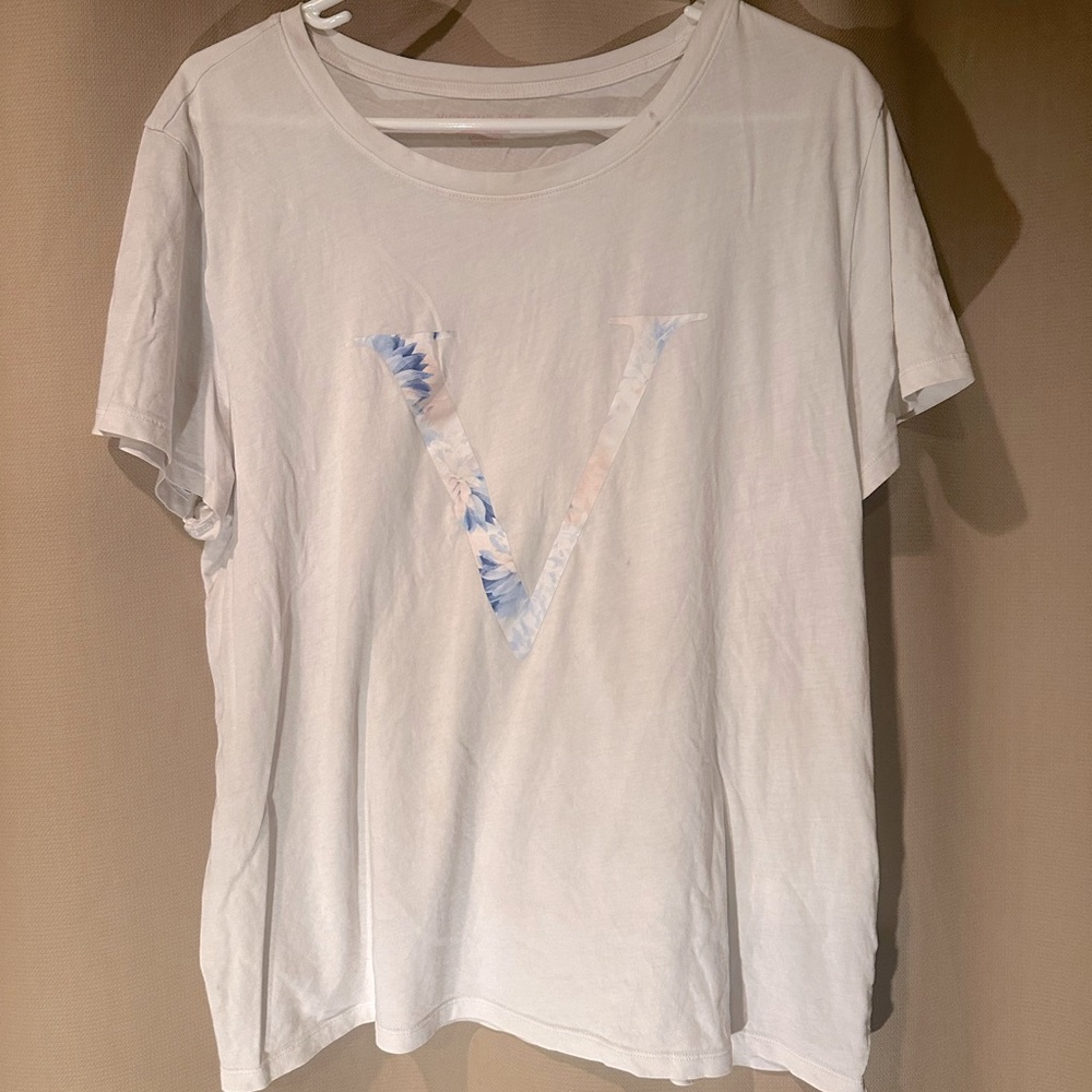 Women’s Victoria’s Secret t shirt v neck